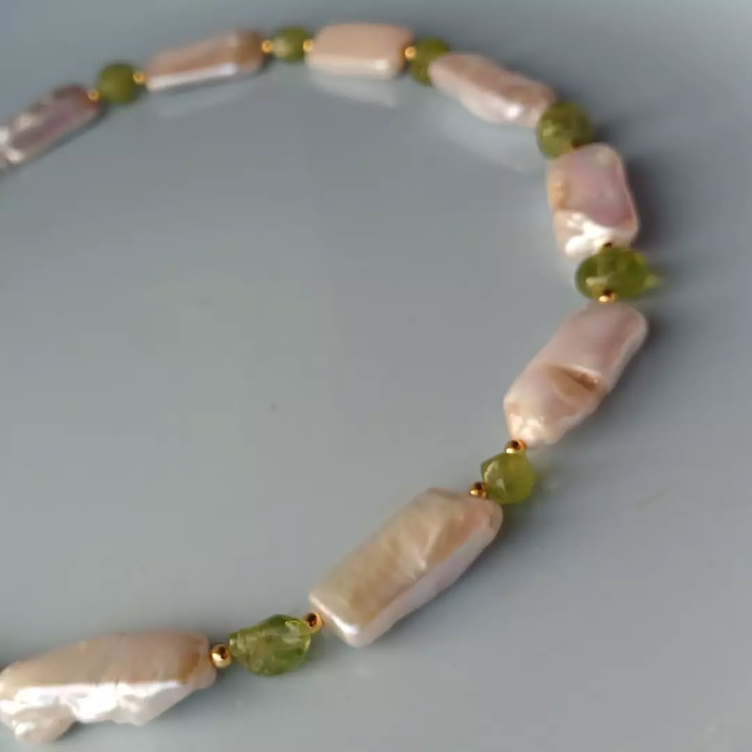 گردنبند مروارید باروک و زبرجد